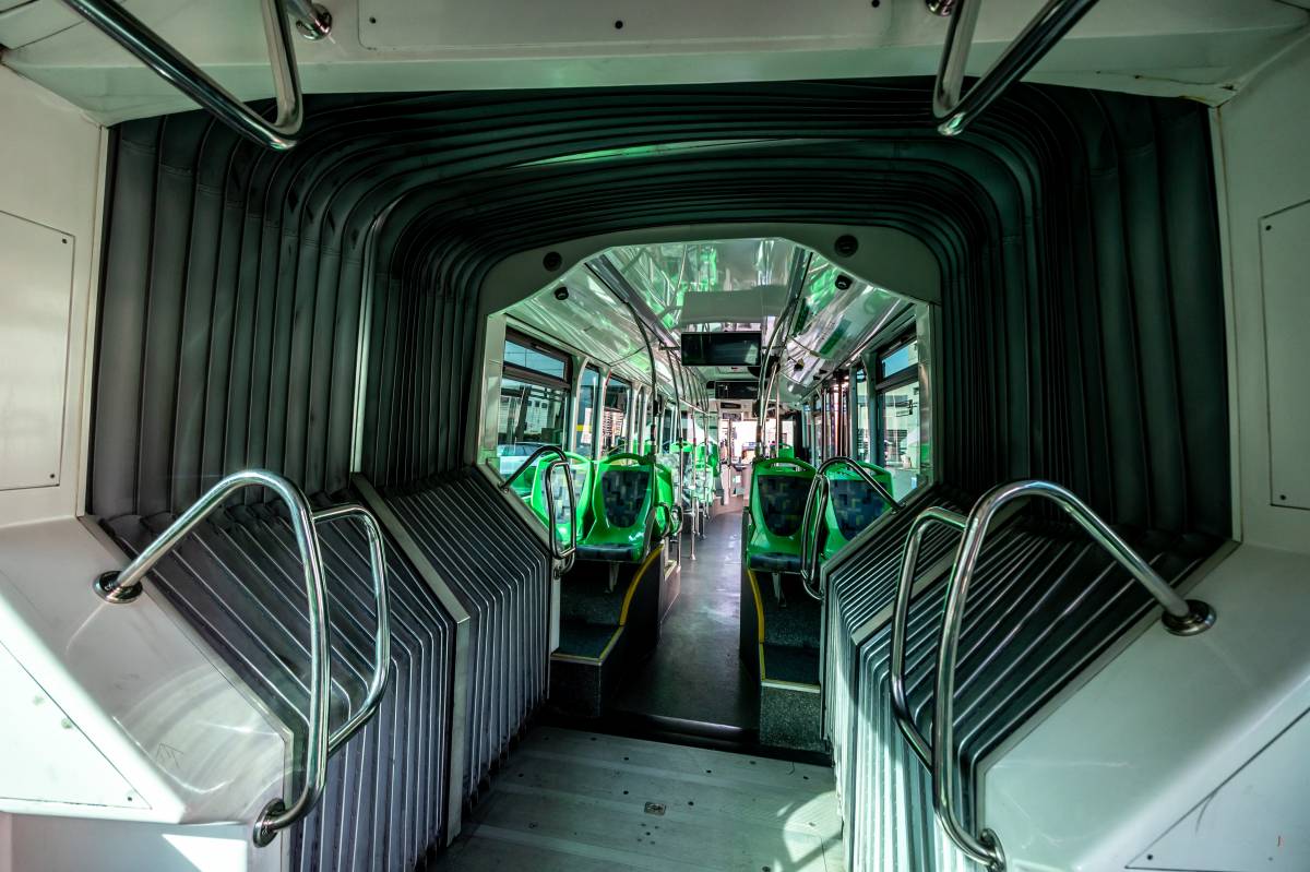 El nou autobús articulat de la TUS, presentat - Juanma Peláez