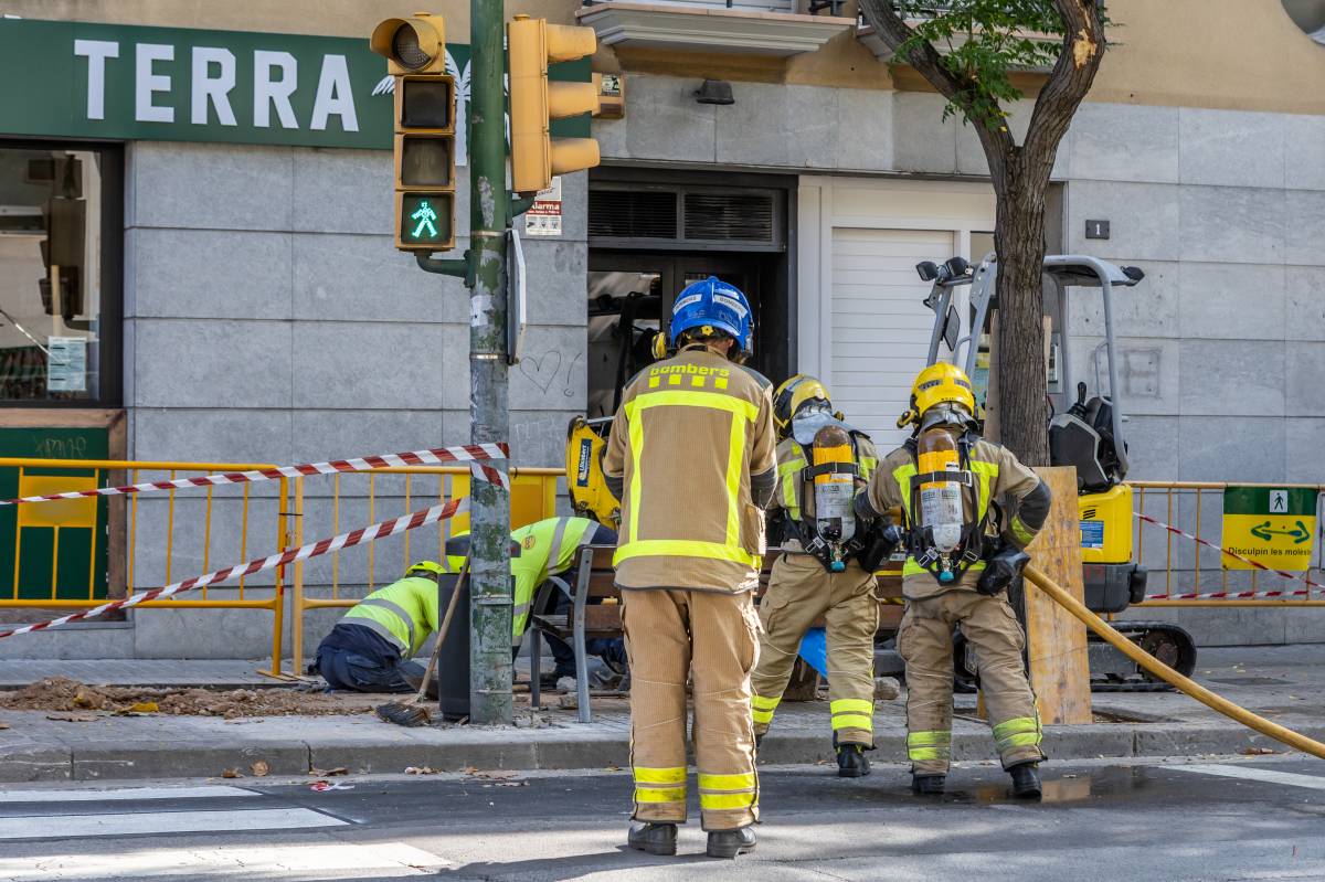 Perforen una canonada de gas mentre duien a terme tasques de reparació d'una vorera