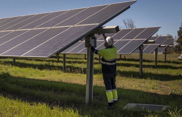 Un acord entre regants i promotors solars facilita el desbloqueig del decret de renovables