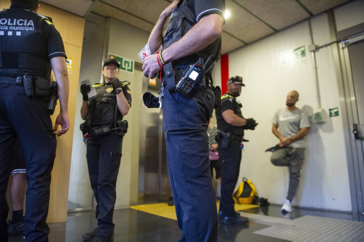 Dispositiu Policia Municipal a l`estació Terrassa Est 