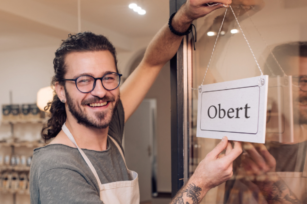  «La responsabilitat és nostra, no dels nouvinguts»: d'Abacus al RACC, el català és un bon negoci