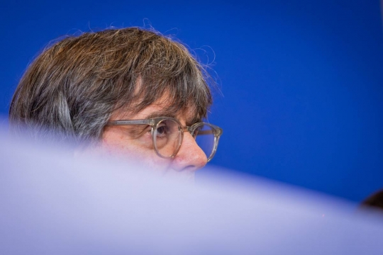 Carles Puigdemont i els riscos de trencar amb el PSOE: què hi ha pendent a Suïssa?