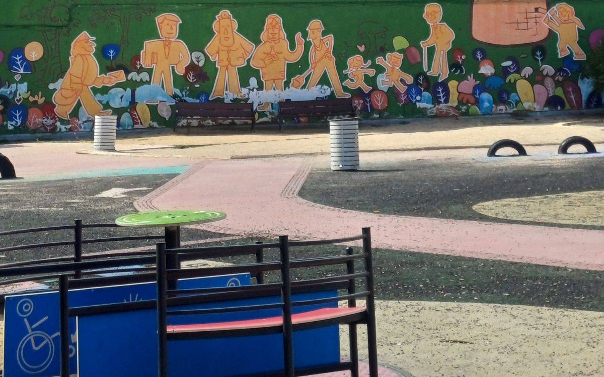 Executen obres de millora al parc de infantil de la plaça de l'Església de Bonavista