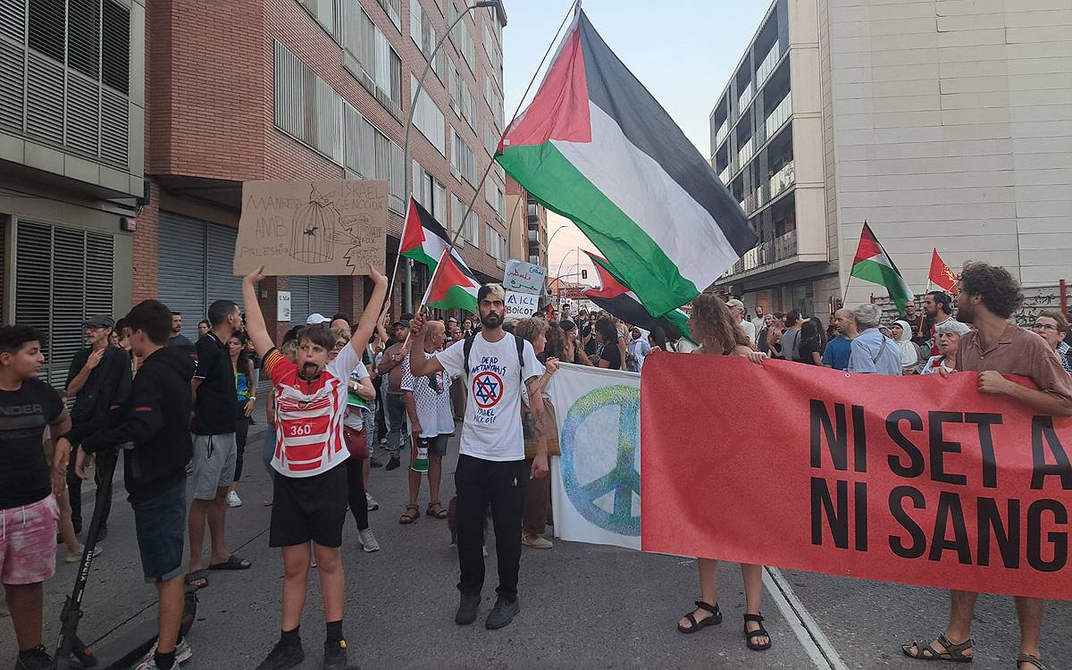 El genocidi de Gaza bloqueja el centre de Manresa durant una hora