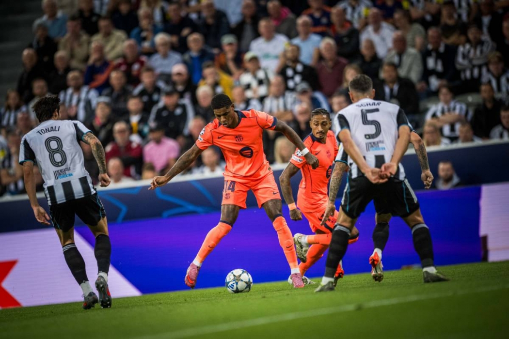 Dues aparicions de Rashford treuen les castanyes del foc al Barça en l'estrena a la Champions