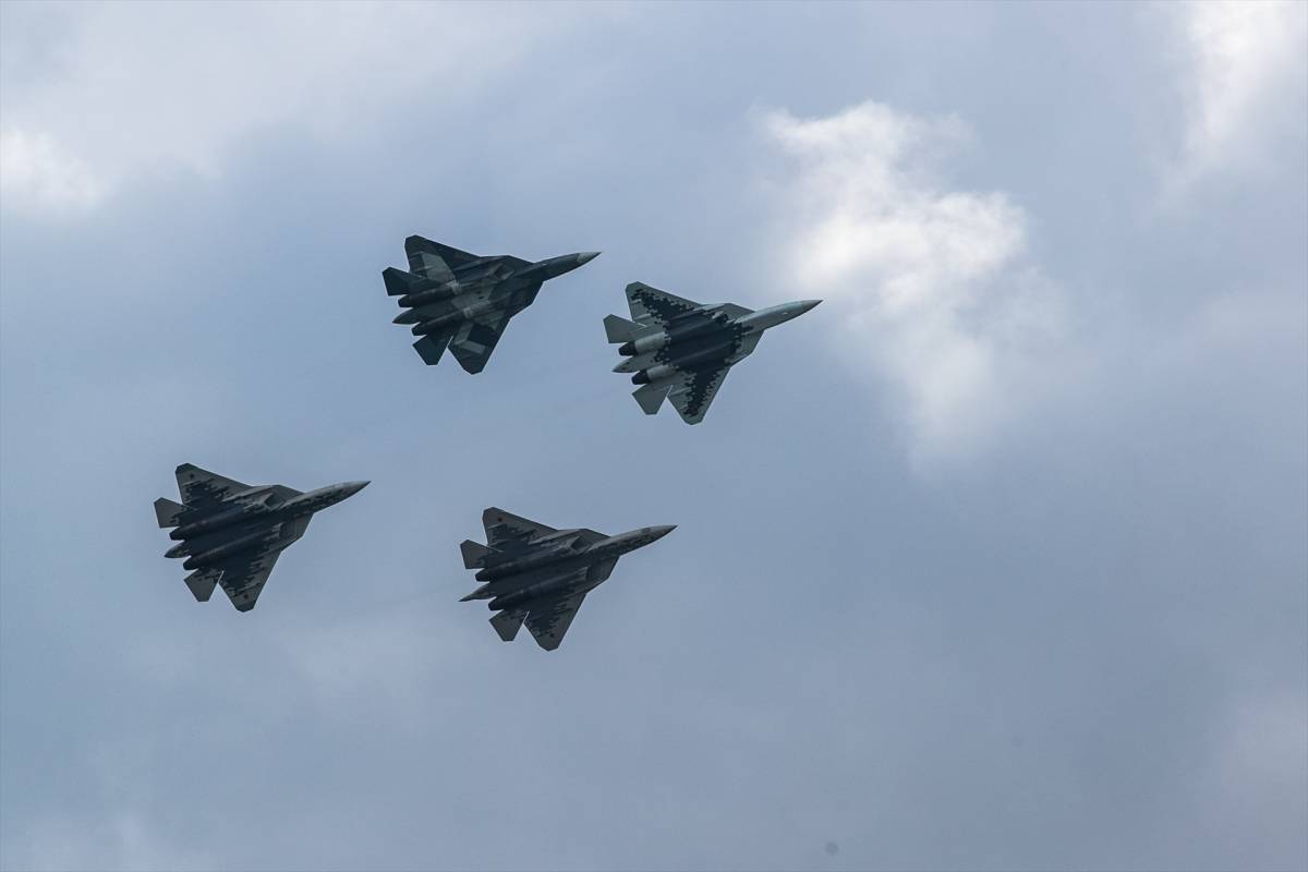 Tres avions russos sobrevolen Estònia i obliguen l'OTAN a intervenir
