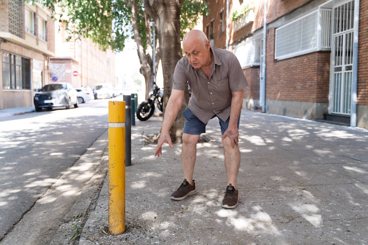 Reclamen podar uns arbres del carrer de Corominas