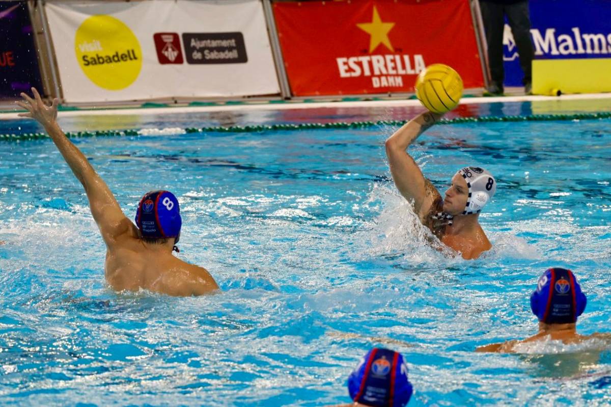 El KEIO CN Sabadell s'encalla en atac després del descans i perd davant del Vasas