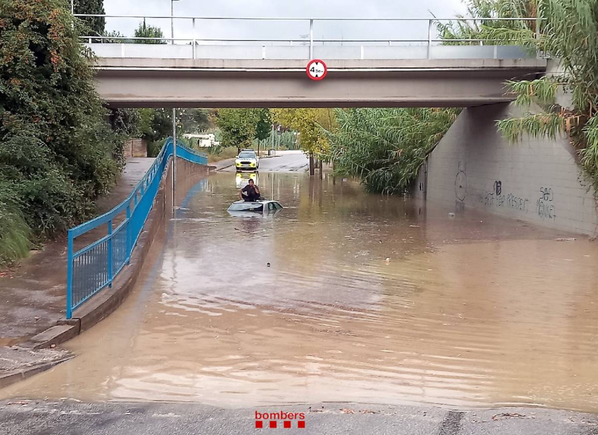 Talls i destrosses a les carreteres per la tempesta d'aquest diumenge