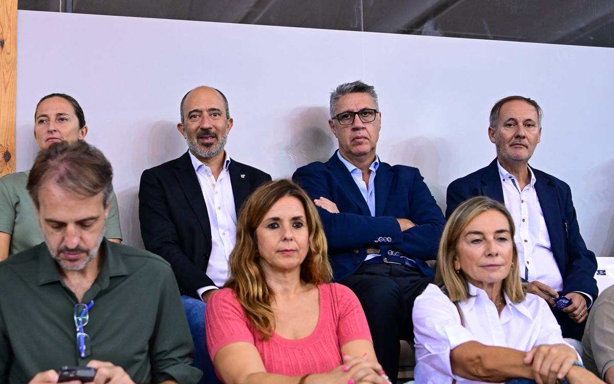 Marc Aloy i Xavier García Albiol seguint el Baxi Manresa - Joventut de la final de la Lliga Catalana - Gustavo Carrasco / FCBQ Marc Aloy i Xavier García Albiol seguint el Baxi Manresa - Joventut de la final de la Lliga Catalana