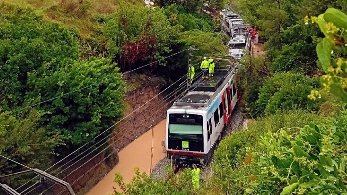 Talls i destrosses a les carreteres per la tempesta d'aquest diumenge