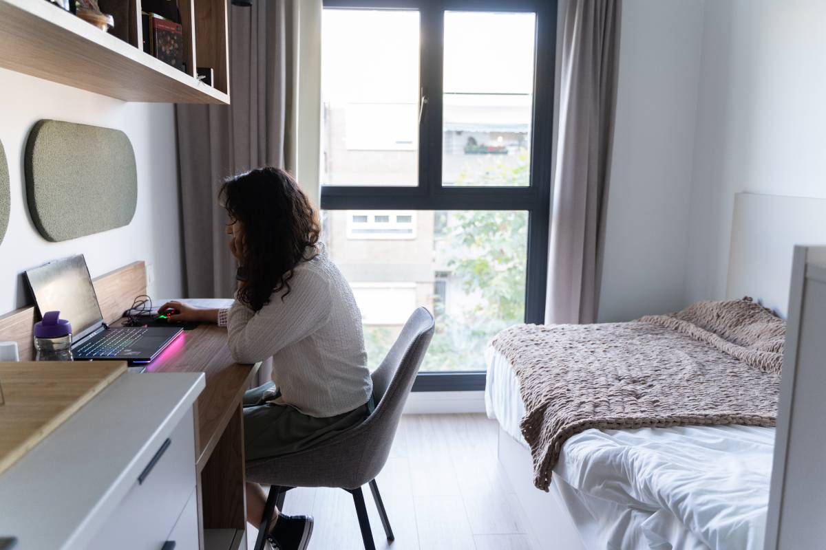 La Somaya a la seva habitació de la residència - David Chao