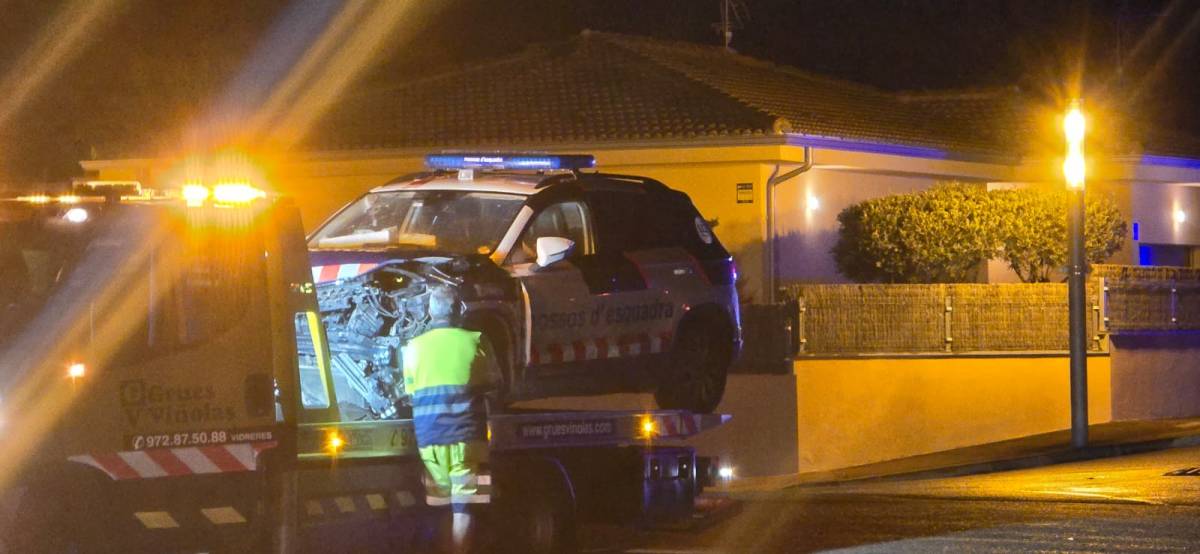 Imatge del vehicle de Mossos accidentat   - Cedida a l'ACN