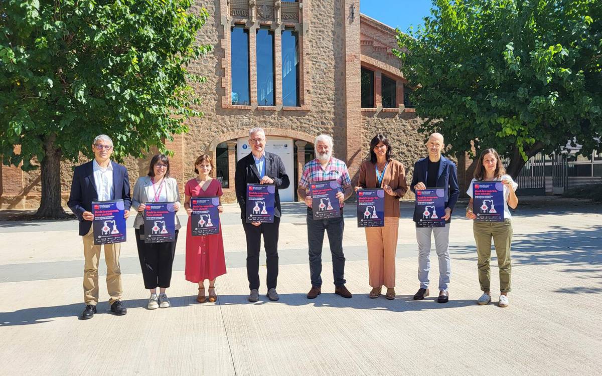Representants de les diferents entitats i institucions organitzadores de la Nit de la Recerca a Manresa - AjM