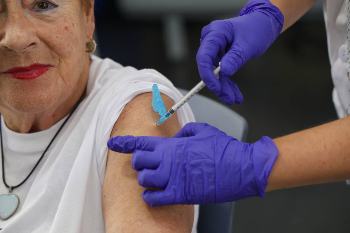La Maria, en el moment de rebre el vaccí