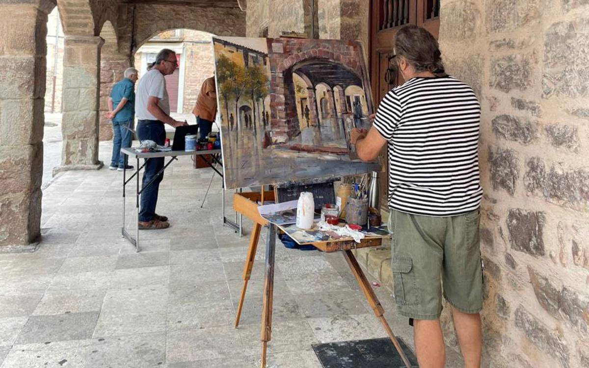 Concurs de Pintura Ràpida de Santpedor: deu artistes plasmen el barri antic malgrat la pluja