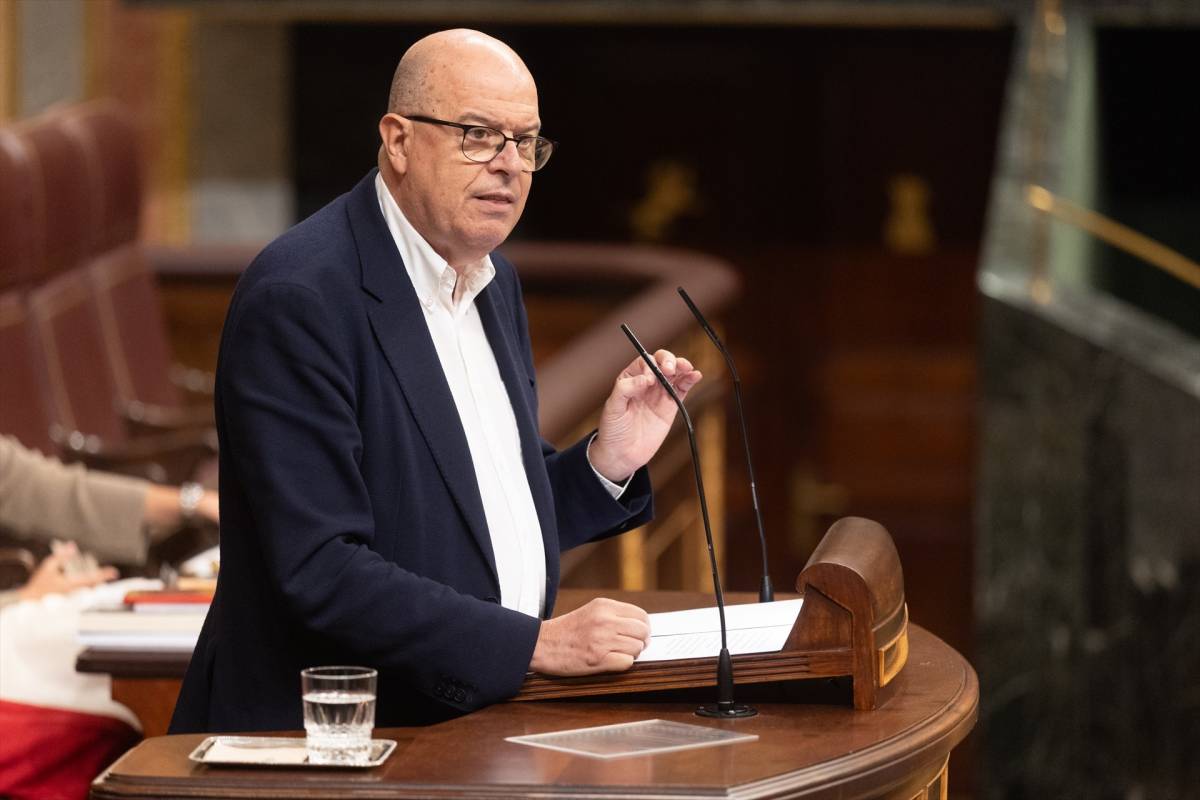 El PSOE rebaixa l'acord amb Junts sobre la immigració i acusa el PP de bloquejar: «Hi voten en contra perquè estan a l'oposició»