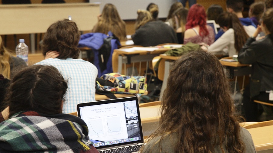 Estudiants en una escola - 