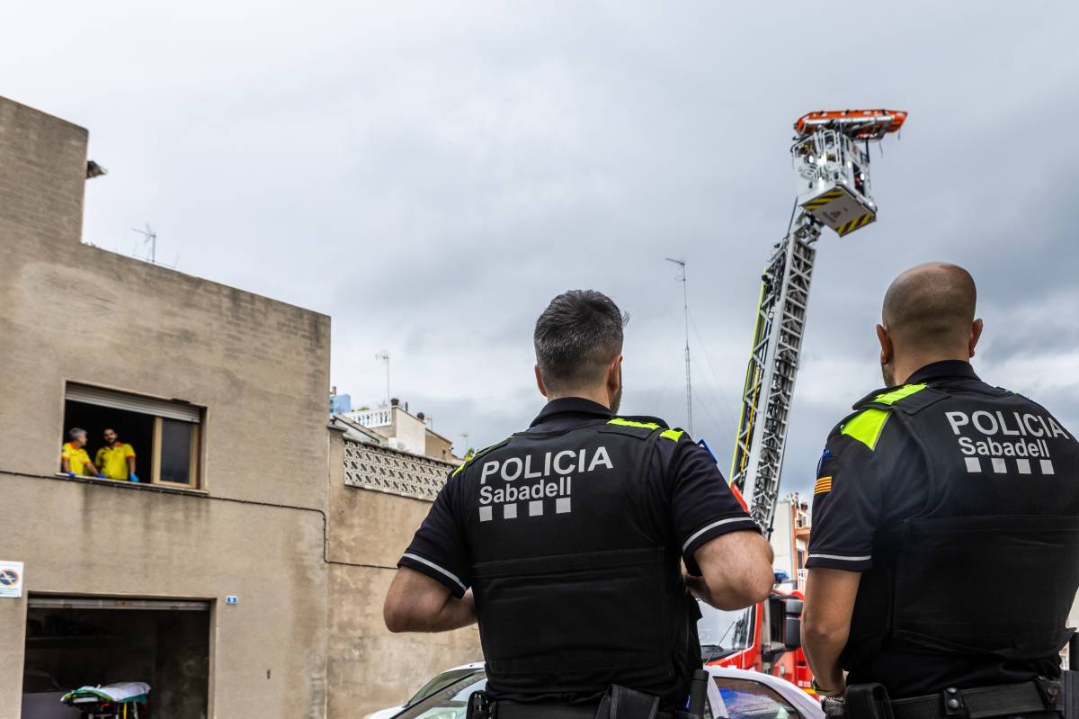 Rescat d`una dona a Sabadell - Juanma Peláez Rescat d`una dona a Sabadell