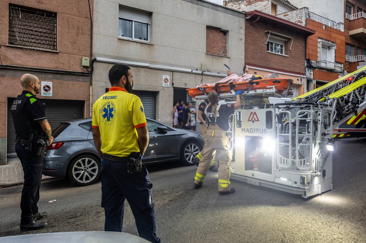 Rescat d`una dona a Sabadell - Juanma Peláez Rescat d`una dona a Sabadell