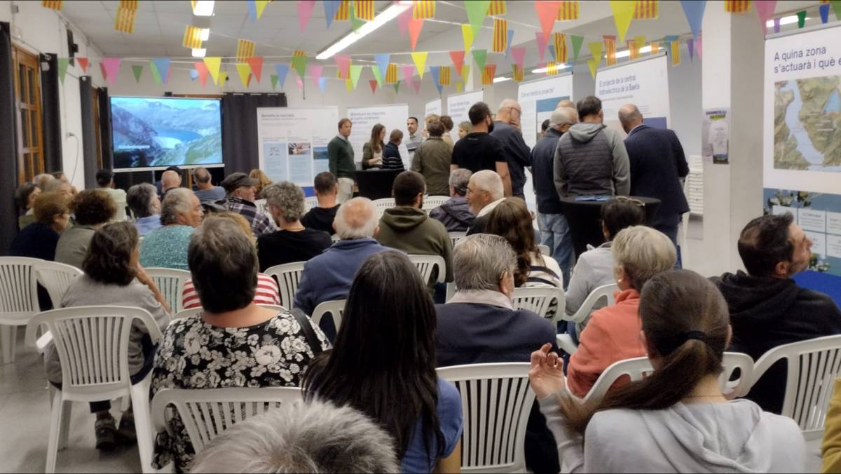 La reunió celebrada a la Nou de Berguedà per explicar el projecte de la central reversible de la Baells