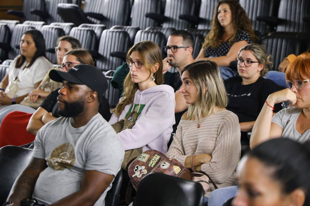 Alguns dels assistents a l`acte - Víctor Castillo Alguns dels assistents a l`acte