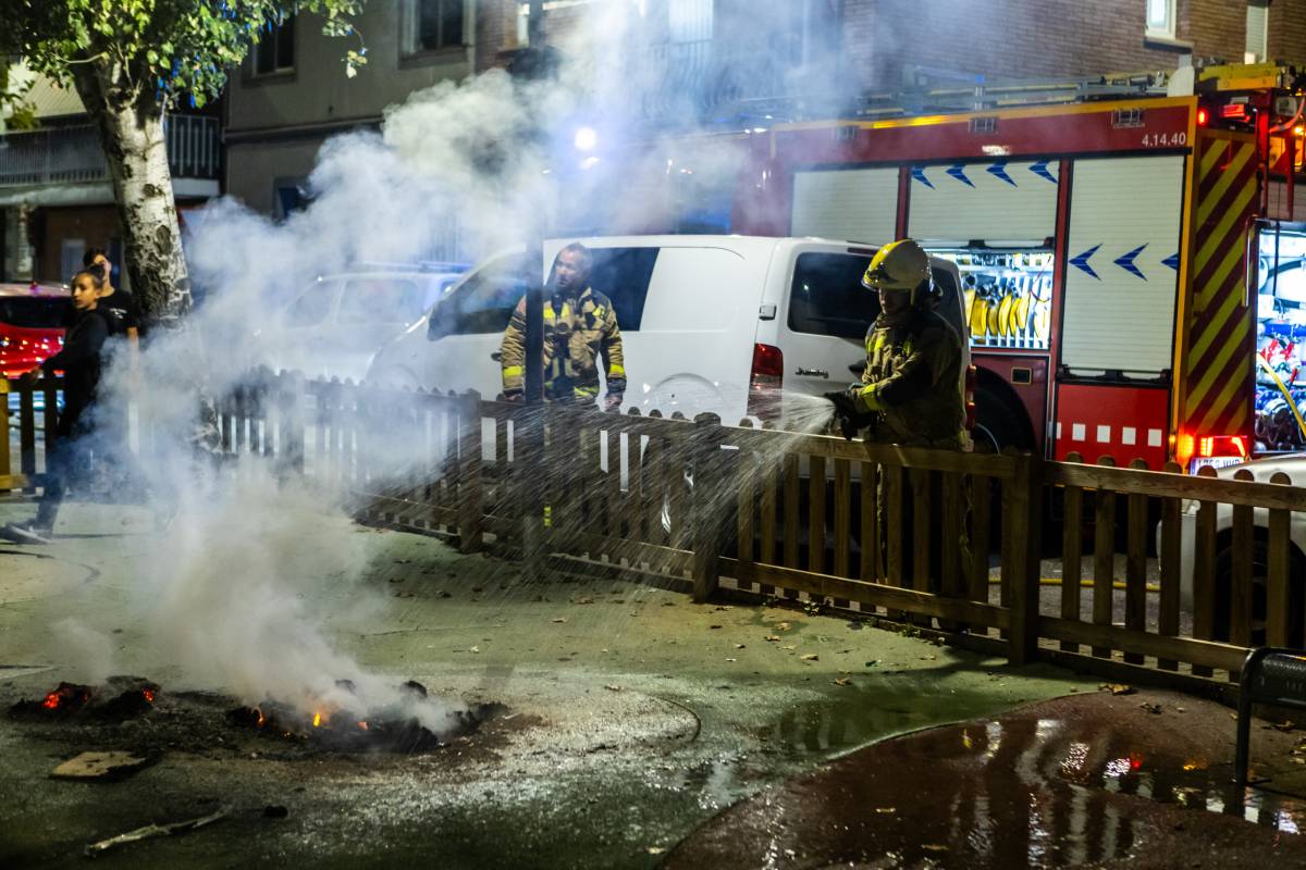 Incendi en una àrea de jocs infantil a Sabadell - Juanma Peláez