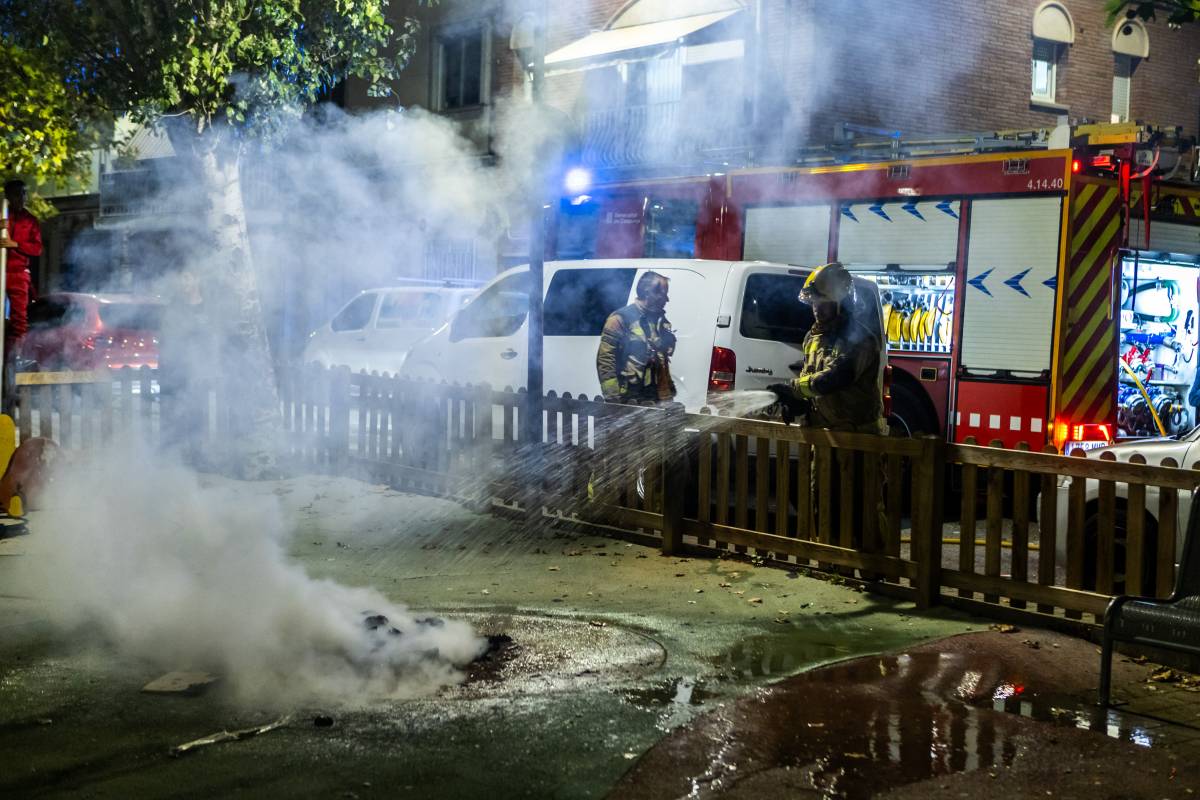 Incendi en una àrea de jocs infantil a Sabadell - Juanma Peláez