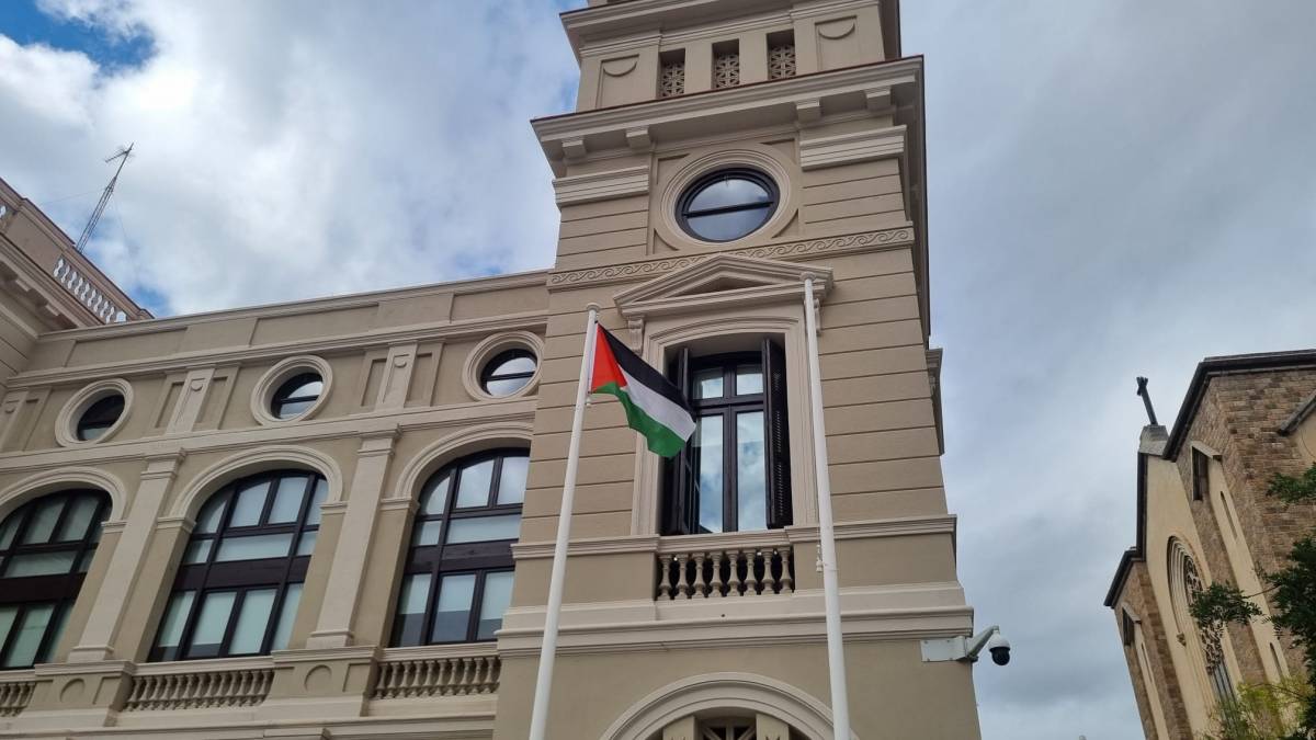 Bandera de Palestina a l`Ajuntament de Sabadell - D.S Bandera de Palestina a l`Ajuntament de Sabadell