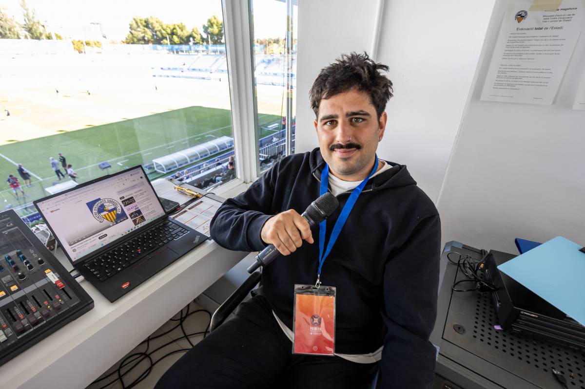 L''speaker', a la seva cabina - Juanma Peláez