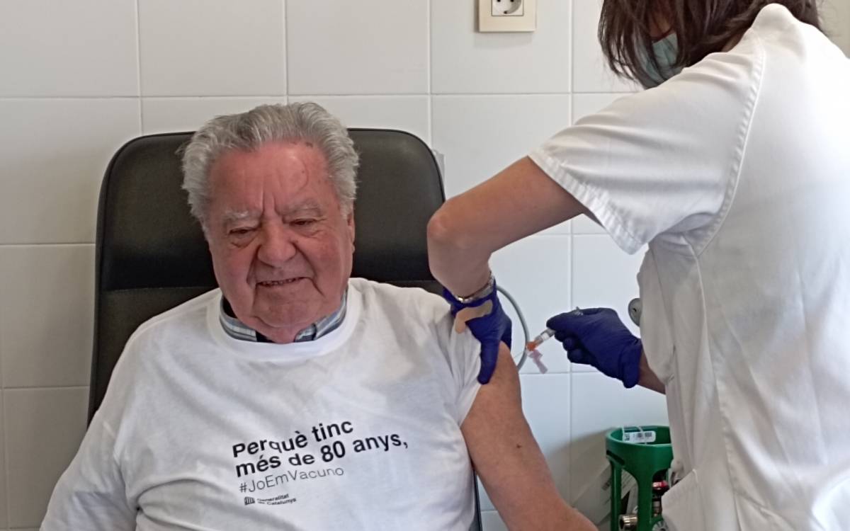 Comença la campanya de vacunació contra la Grip i la Covid 2025 a Osona. - Irene Giménez Comença la campanya de vacunació contra la Grip i la Covid 2025 a Osona.