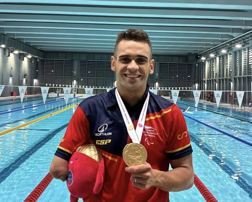 Salguero, amb la medalla a Singapur - CEDIDA