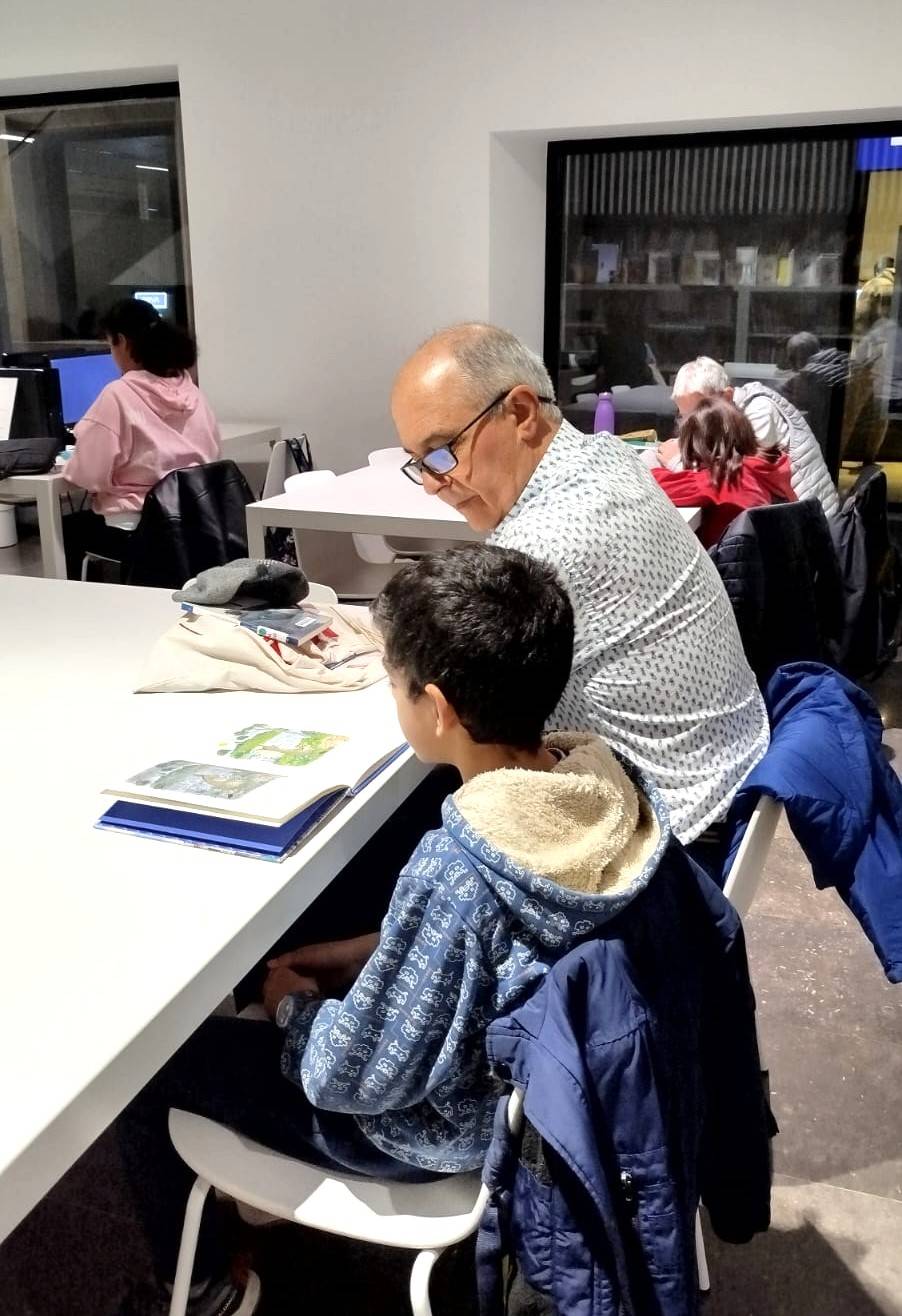 Les sessions es basen en activitats divertides i motivadores al voltant de la lectura - 