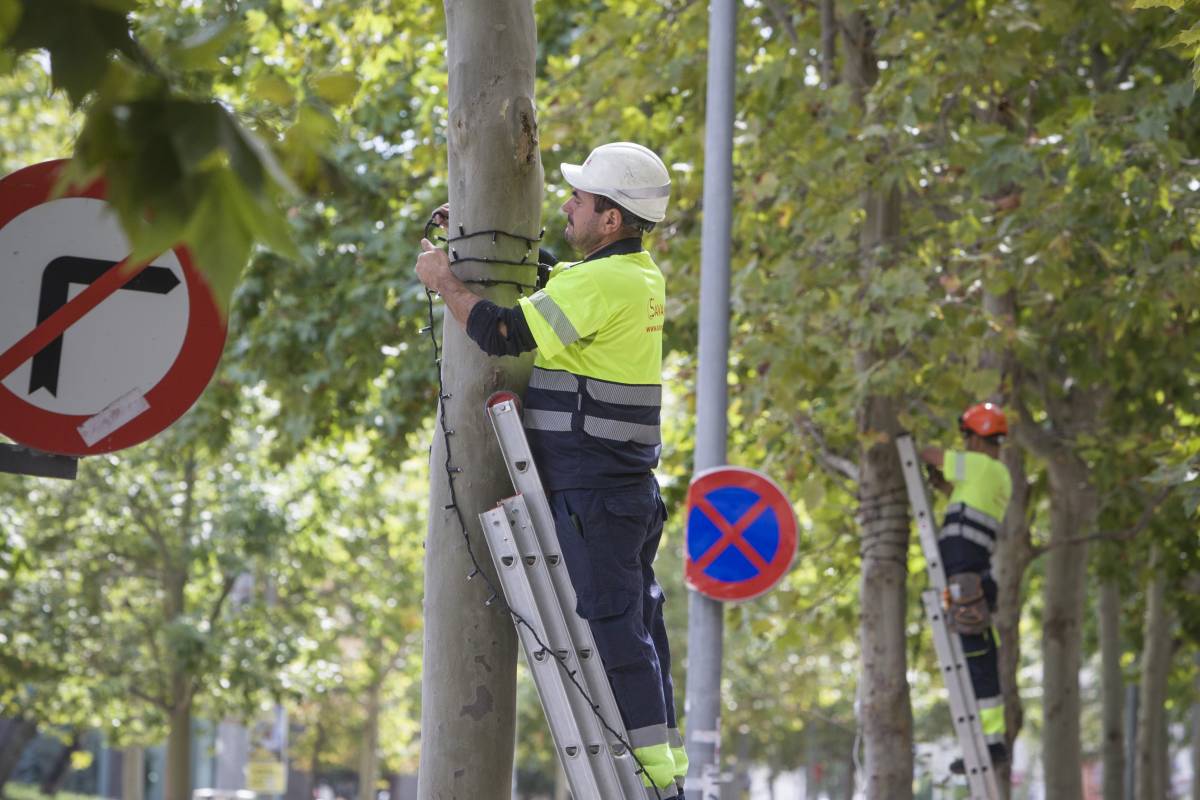 Ja és Nadal a Terrassa: comencen a instal·lar els llums