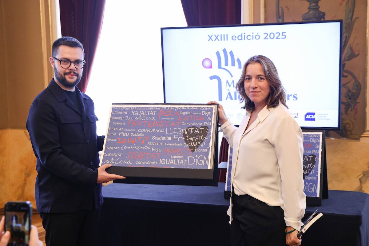 Mar Riera ha rebut el premi a ISOR de part del tinent d`alcaldessa Eloi Cortés
