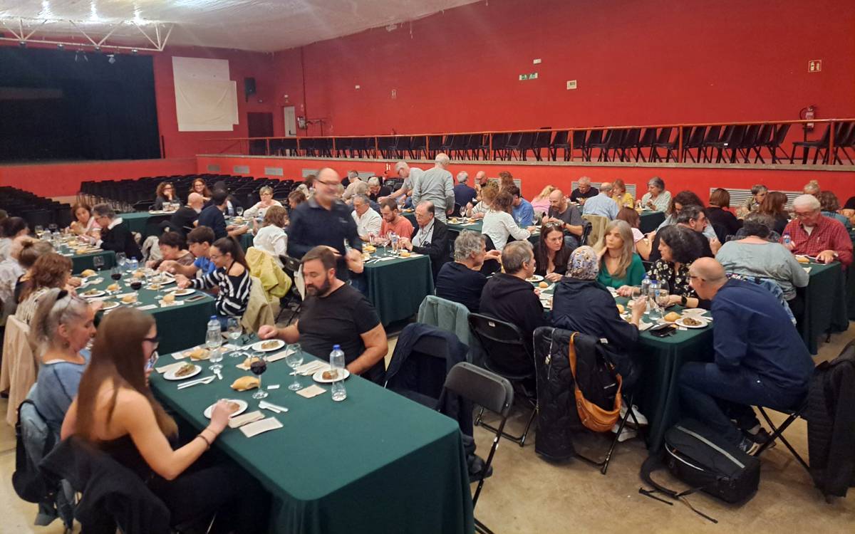 Un centenar de persones gaudeixen del Sopar de Temporada dedicat a l'albergínia blanca del Bages