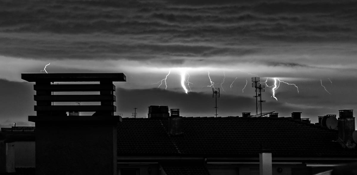 Setembre 2025 a Osona i el Lluçanès: els llamps avisen de l`arribada de la tempesta a Vic.