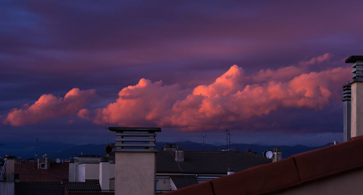 Setembre 2025 a Osona i el Lluçanès: posta de sol a Vic.