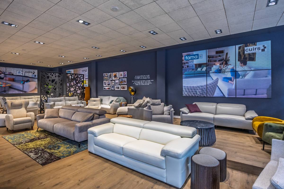 Cuirs Sofas Sabadell, a la Ronda Ponent - JUANMA PELÁEZ