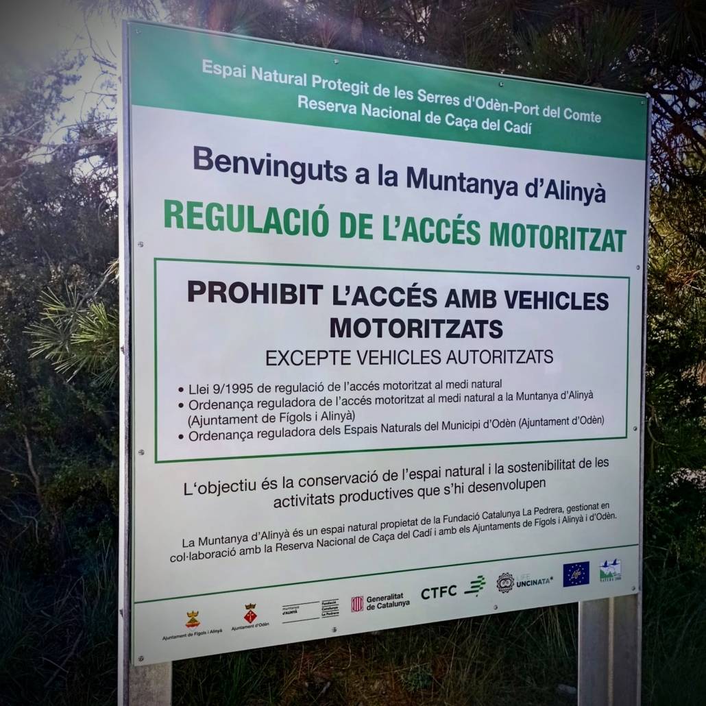 Cartell que indica el pas restringit  - 