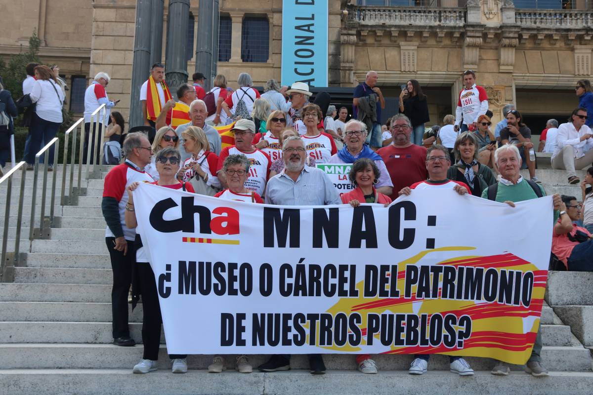 Només 50 persones es concentren al MNAC pel trasllat de les obres de Sixena a l’Aragó
