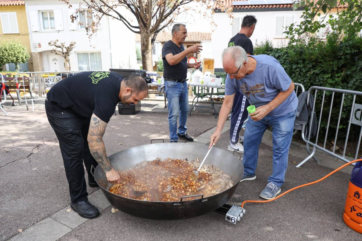 La plaça de Cambó durant la Festa Major de Can Feu - VÍCTOR CASTILLO La plaça de Cambó durant la Festa Major de Can Feu