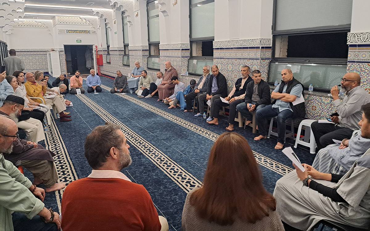 Conversa sobre els desafiaments de les mesquites a Europa durant l'acte - Pere Fontanals