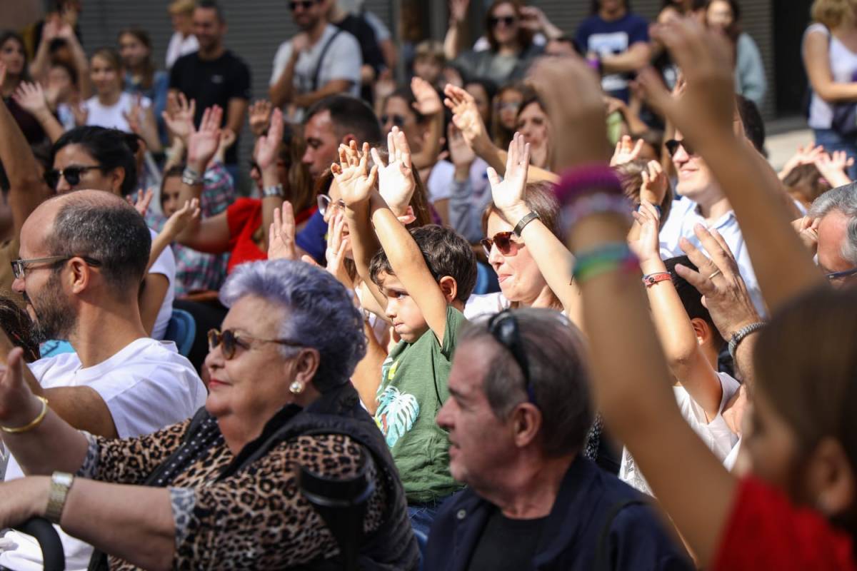 Actuació del mag Alexander Main a l'Eixample - VÍCTOR CASTILLO