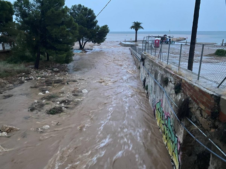 La pluja torrencial obliga a suspendre les classes al Montsià i el Baix Ebre