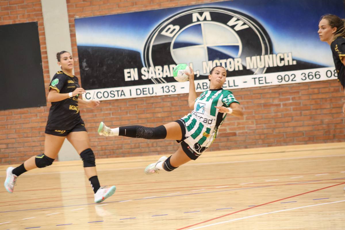 Fernández, en una imatge d'arxiu, va fer nou gols en el triomf gracienc - V. Castillo