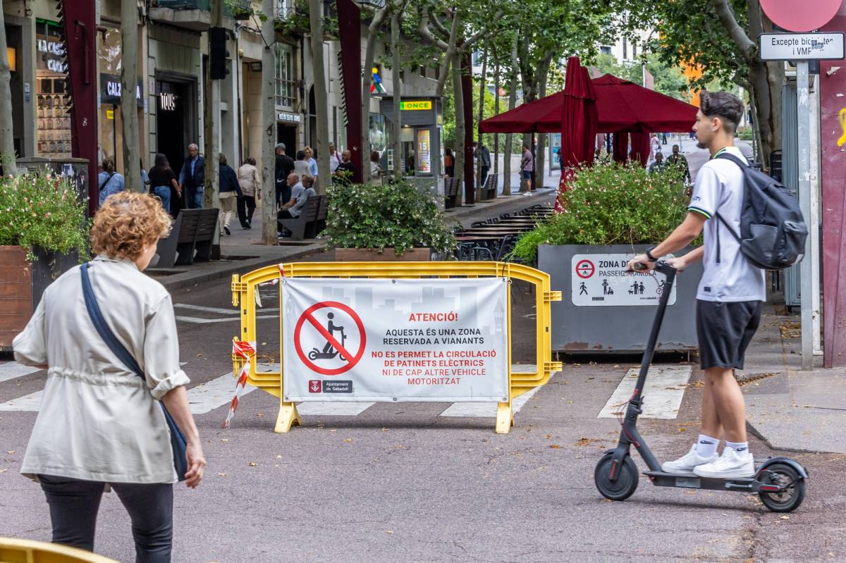 Un nen, traslladat al Taulí després de ser atropellat per un patinet elèctric al centre de Sabadell
