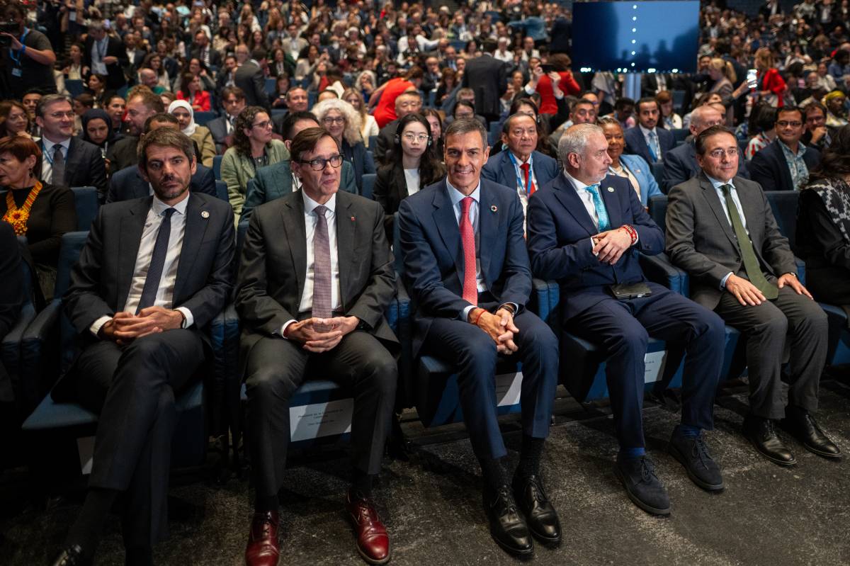 «Que cessin els bombardejos»: Sánchez i Illa converteixen la Conferència de la Unesco en un clam contra el genocidi