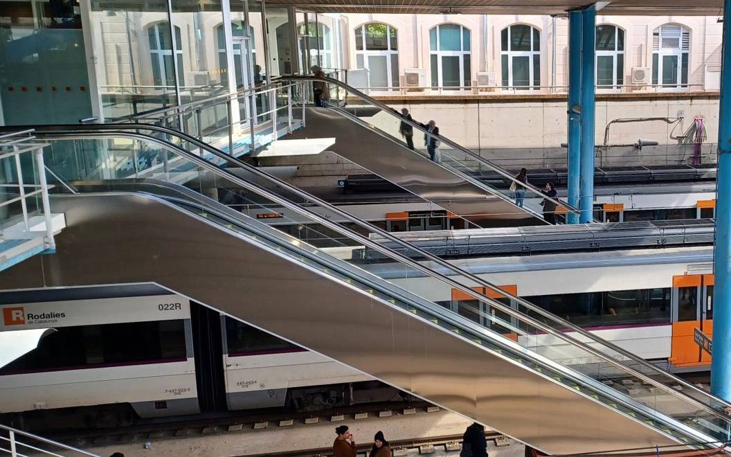 Renfe posa en marxa les escales mecàniques de l'estació de tren de Vic