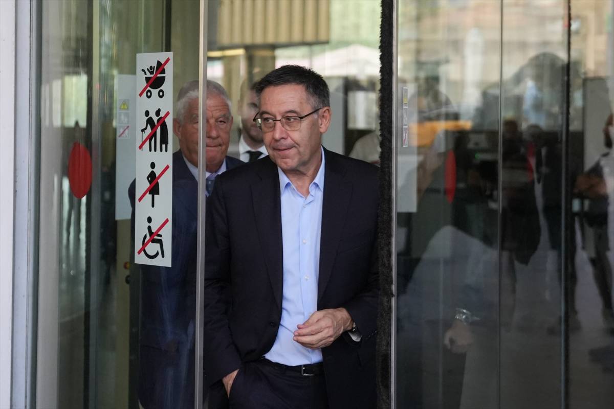 Bartomeu, imputat per pagar comissions en fitxatges, arran d'una denúncia de Laporta